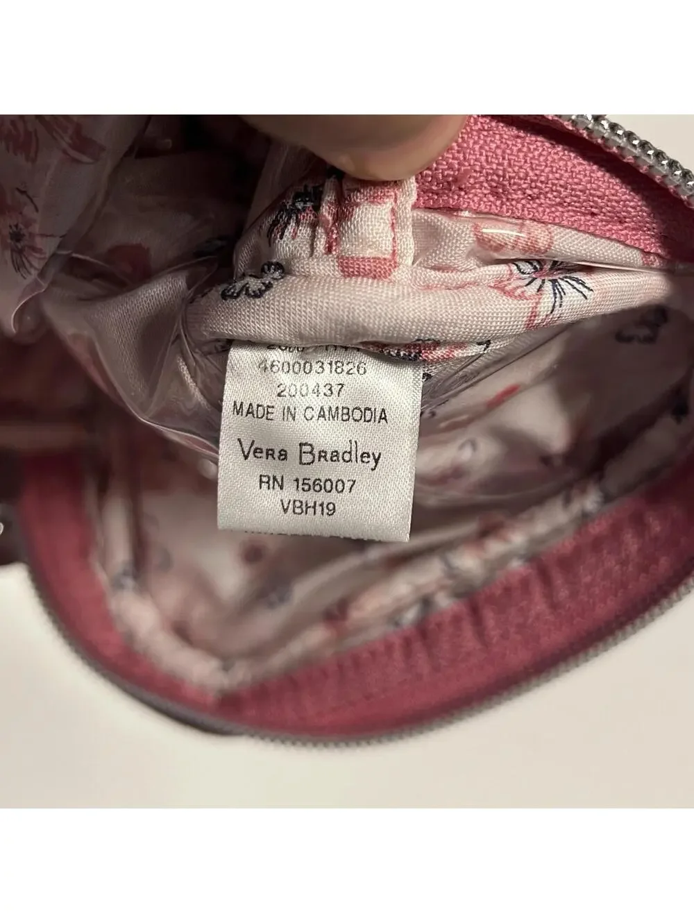 Vera Bradley Cosmetic Bag Quilted Lined Interior Pink Iconic Strawberry Ice